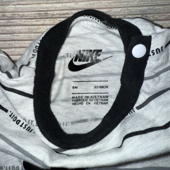 Nike Romper Baby Size 6 Months Gray Black Striped Short Sleeve - Picture 3 of 5
